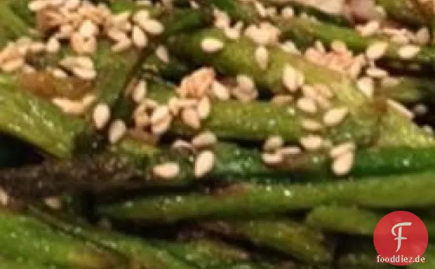 Stir-Gebratener Sesam-Spargel