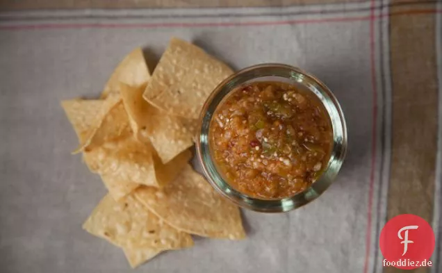 Gegrilltem Tomatillo Und Ananas-Salsa