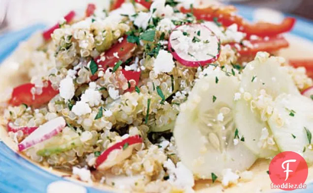 Quinoa-Salat mit Gemüse und Tomatillo-Vinaigrette