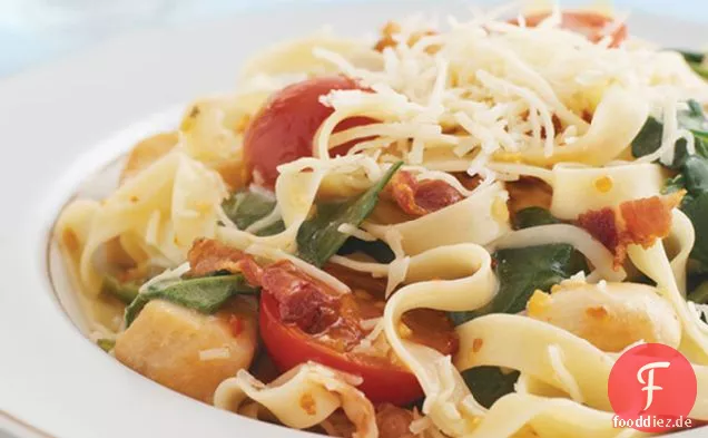 Spinat und Speck Pasta Werfen