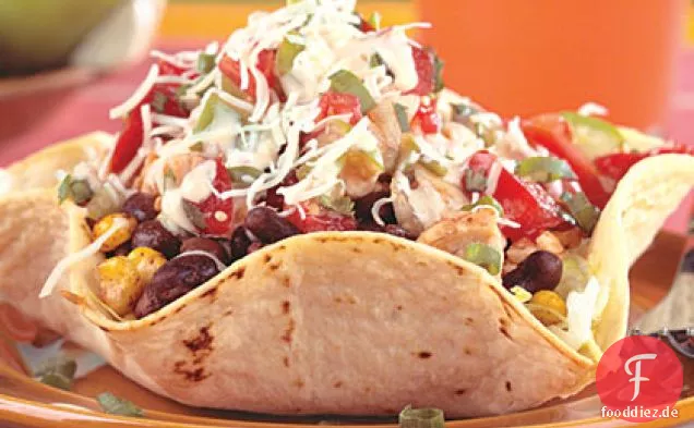 Hähnchen-Bohnen-Taco-Salat mit Chipotle-Dressing