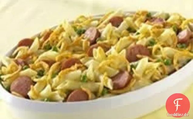 Gebackene Penne und geräucherte Wurst