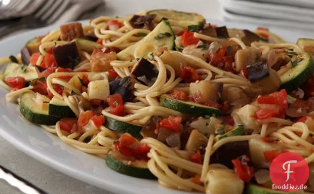 Auberginen-Pasta mit Mozzarella