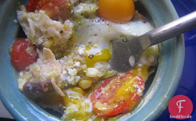 Chilaquiles mit Sommergemüse, Ricotta, grüner Salsa und Ei