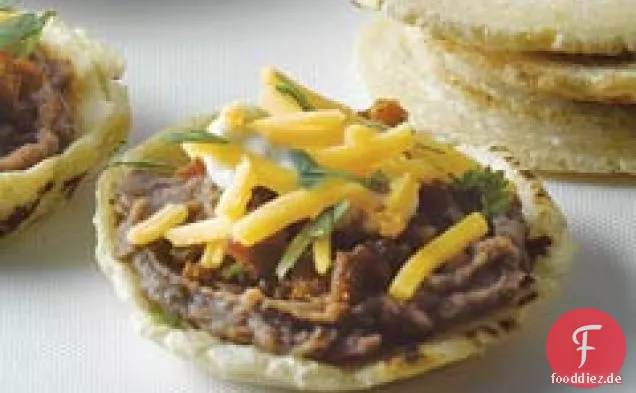 Schwarze Bohnen und Chorizo Sopecitos