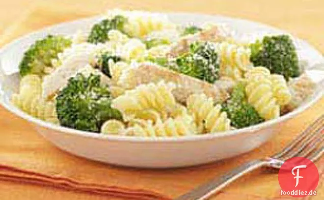 15 Minuten Parmesan Pasta mit Huhn & Brokkoli