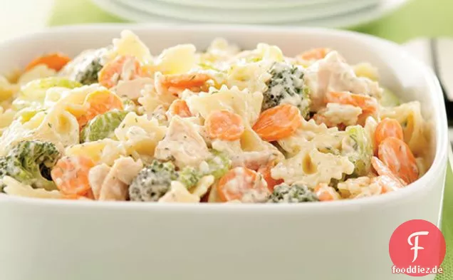Fettarmer Thunfisch-Nudelsalat im Sommer