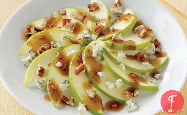 Apfel-, Pekannuss- und Gorgonzola-Beilagensalat