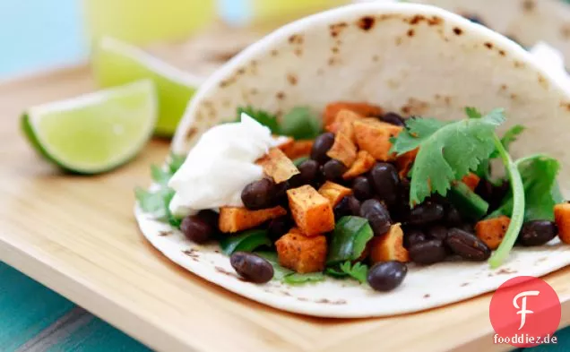 Gebratene Süßkartoffel Und Schwarze Bohnen-Tacos
