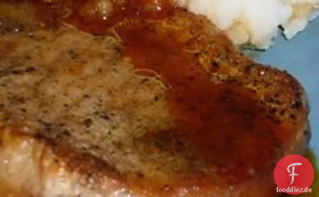 Apfelessig-Sauce und Schweinelendenkoteletts