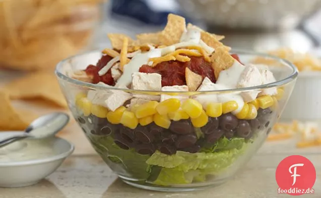 Einfacher geschichteter Fiesta-Salat
