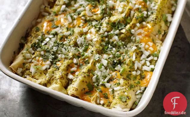 Enchilada Ei Backen mit Frischen Salsa Verde