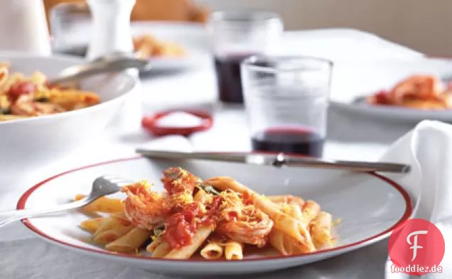 Pasta Pomodoro mit Garnelen und Zitronenschale