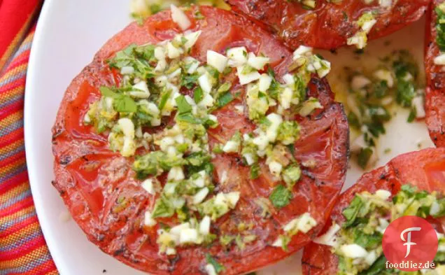Gegrillte Tomaten mit Kräutern und Zitrone