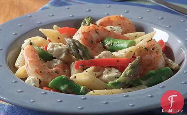 Spargel und Garnelen mit Penne-Nudeln