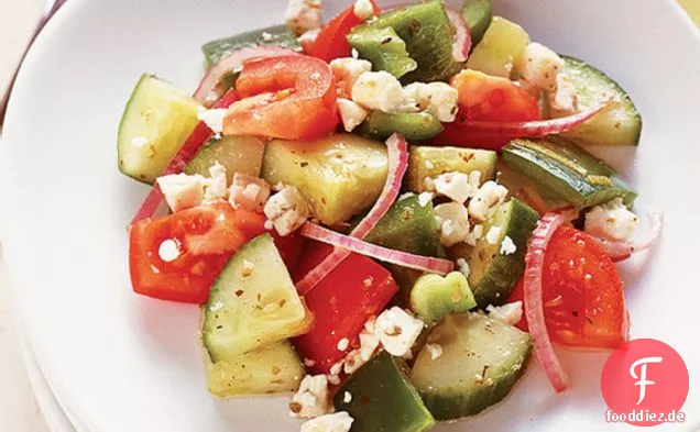 Einfacher griechischer Gurken-Tomaten-Salat