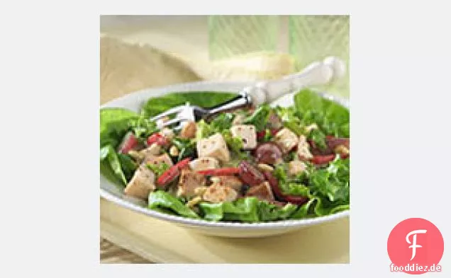 Cremiger Mohnsamen- und Pinienkern-Hühnersalat