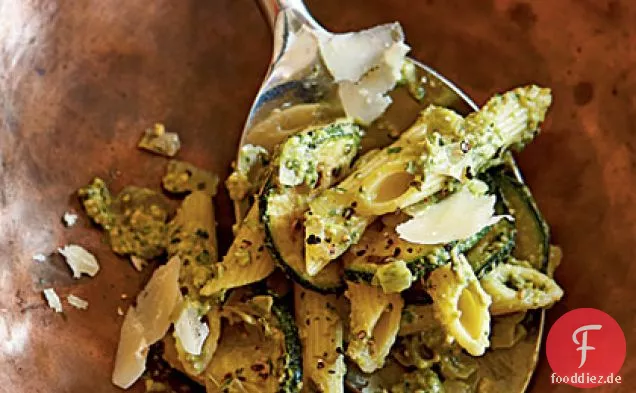 Penne mit Zucchini-Parmesan-Soße