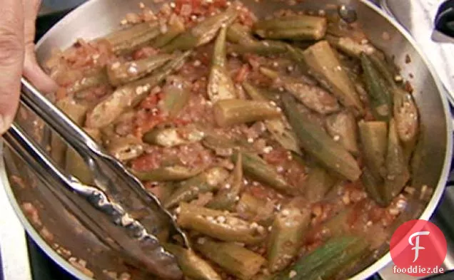 Okra und Tomaten