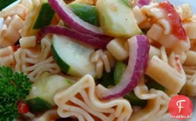 Süß-saurer Nudelsalat