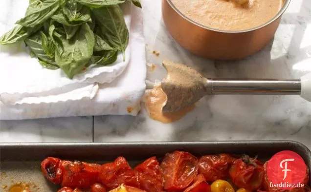 Gebratene Tomatensuppe mit frischem Basilikum