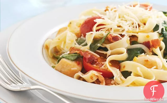 Spinat und Speck Pasta Werfen