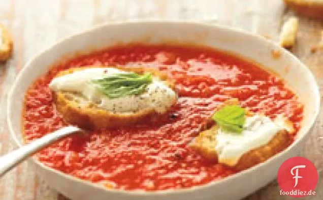 Tomatensuppe mit Mozzarella-Croutons