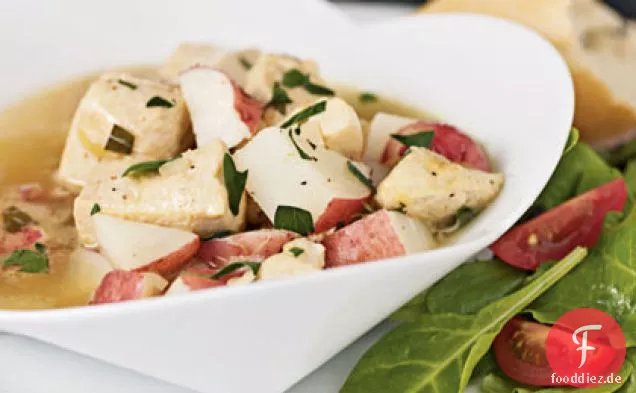 Geschmortes Huhn mit roten Kartoffeln und Estragonbrühe