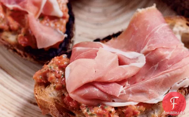 Schinken, Tomaten und Oliven Bruschetta