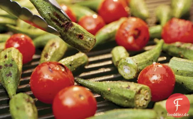 Gegrillte Okra und Tomaten