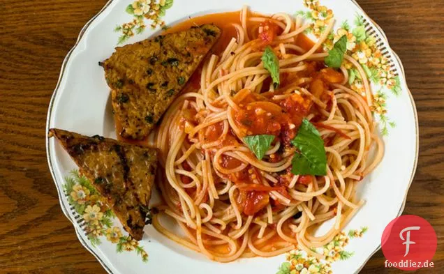 Spaghetti Pomodoro Mit Gegrilltem Tempeh