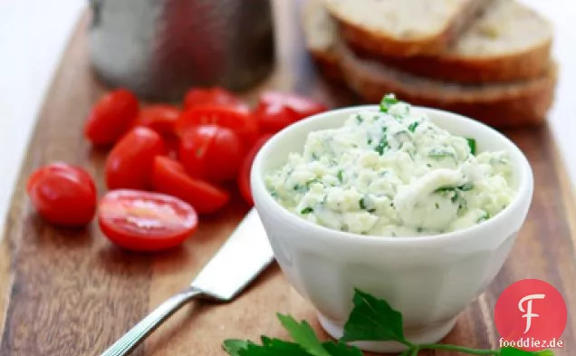 Herbed Ricotta Und Tomaten Crostini