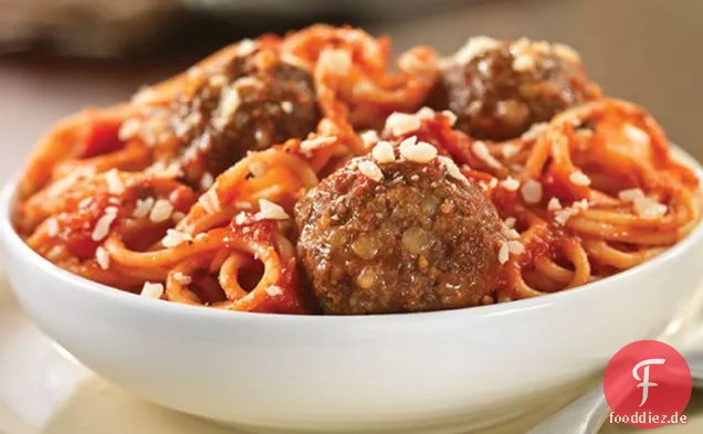Frisch geriebene Parmesan Spaghetti & Frikadellen