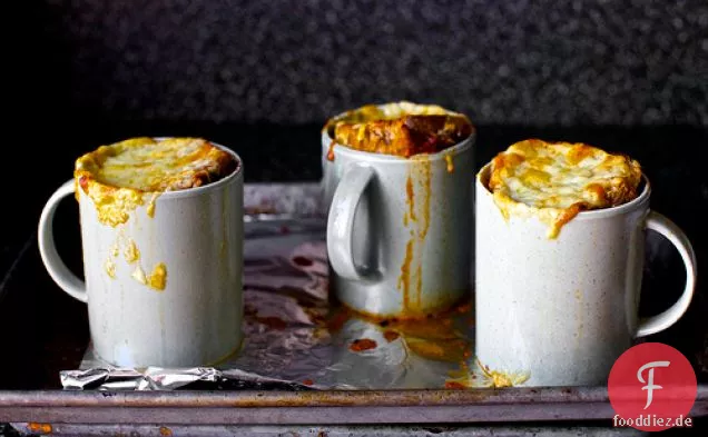 Gebratene Tomatensuppe mit gebratenem Cheddar