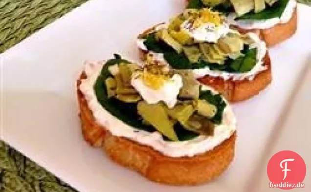 Artischockenherz und gehackte Oliven Crostini
