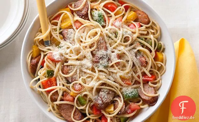 Hühnerwurst, Paprika & Tomaten mit Linguine