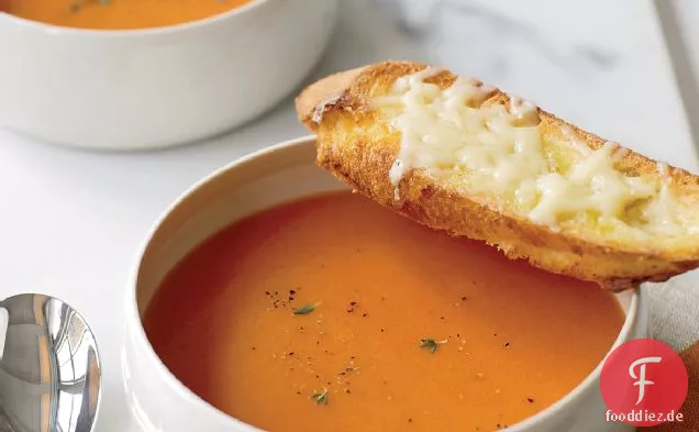 Rauchige Tomatensuppe mit Gruyère Toast