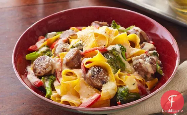 Hühnerwurst Pappardelle Pasta