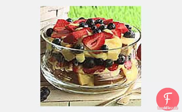 Cremige Frucht- und Kuchenschichten
