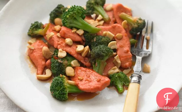 Asiatisches Brokkoli-Huhn mit Cashewnüssen