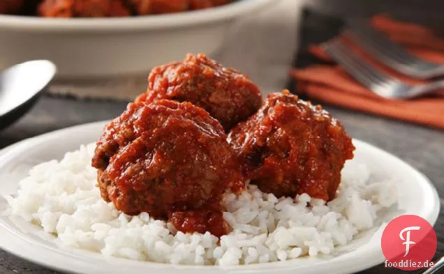 Fleischbällchen in würziger Tomatensauce