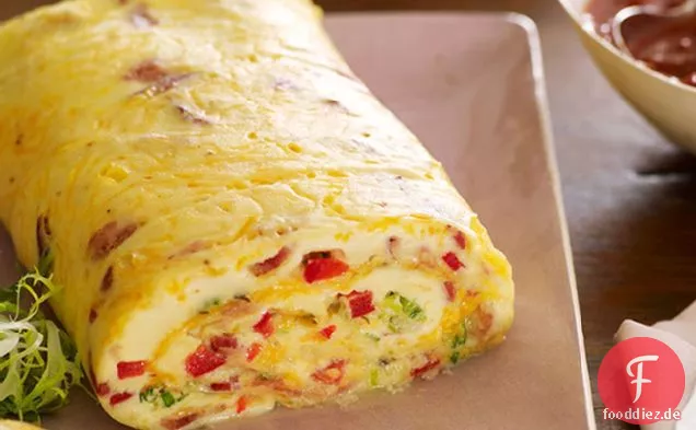 Speck-Omelett-Rolle mit Salsa