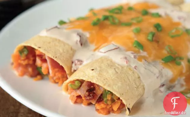 Süßkartoffel-Enchiladas in cremiger Chipotle-Sauce