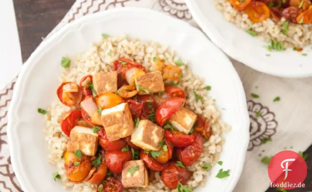 Gerösteter Curry-Tomaten Mit Gebratenem Paneer Und Reis