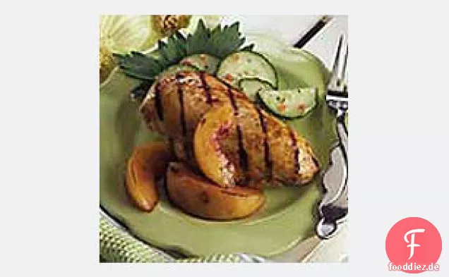 Gegrilltes Hähnchen und Pfirsiche