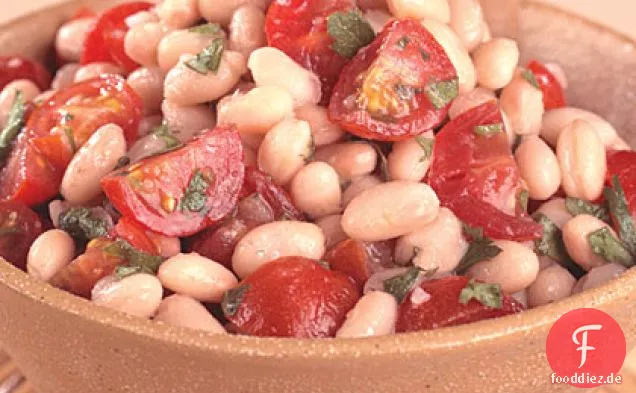 Pikante weiße Bohnen und Tomaten