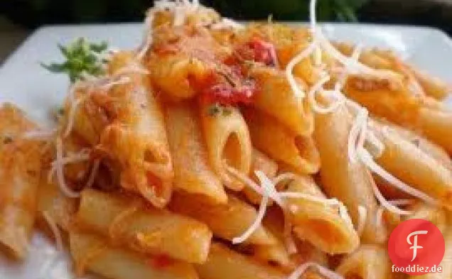 Käsige Pasta und Tomaten
