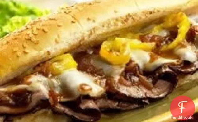 Tropfende Roastbeef-Sandwiches mit geschmolzenem Provolone