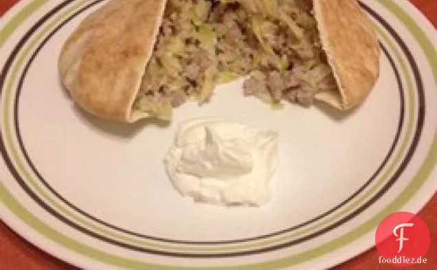 Schweinswurst und Kohl Pitas