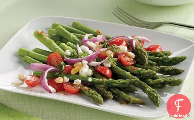 Spargel-, Tomaten- und Ziegenkäsesalat